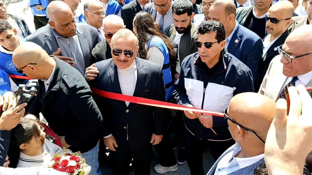صور تكريمًا للنجم العالمي.. أشرف صبحي يفتتح مركز شباب محمد صلاح بتجهيزات حديثة لدعم المواهب المصرية 1742733028 large