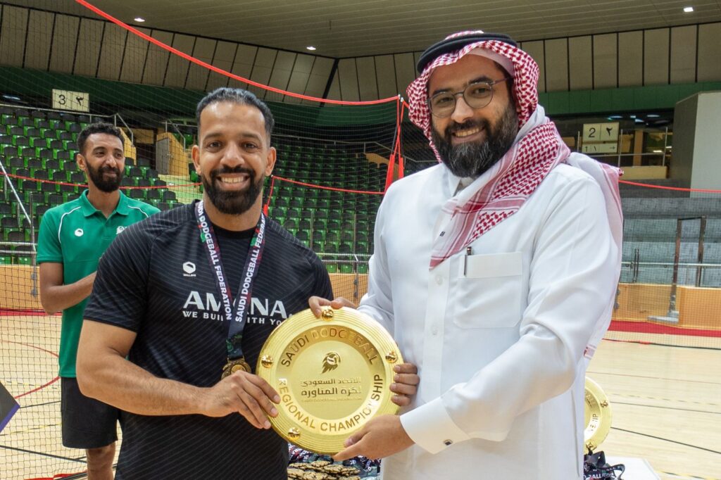 نادي الشباب يتوج ببطولة منطقة الرياض لكرة المناورة IMG 20250914 WA0619
