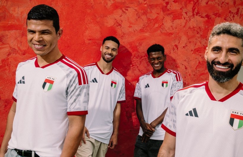 طقم المنتخب الجديد.. مستوحى من الخط العربي في شعار اتحاد الكرة 1762516498 image