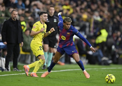 برشلونة يهزم فياريال بثنائية ويواصل الصدارة في الدوري الإسباني 9503125