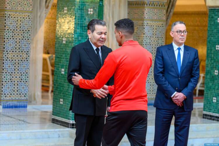 بتعليمات سامية من جلالة الملك الأمير مولاي رشيد يستقبل أعضاء المنتخب الوطني لكرة القدم 618646345 1210419157888892 5038170906490715793 n