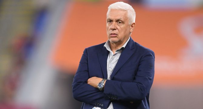 الضغط يحيط بـمدرب الجيش قبل مواجهة الرجاء