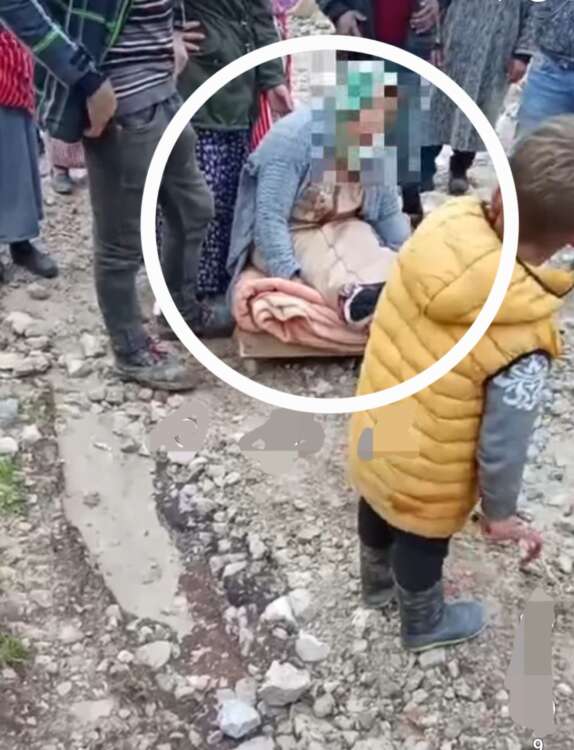 حمل مرضى على ألواح خشبية يعيد جدل العزلة بتطوان 4 حمل مريضة على لوحة خشبية بتطوان