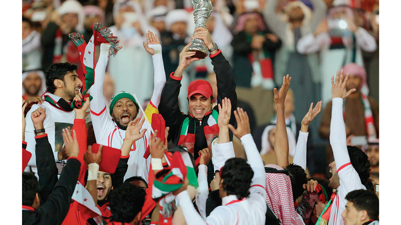 يوم تُوّج «الأبيض» في 2013.. خالد عيسى كان في الـ23 وسلطان عادل في الثامنة 1791308002 image