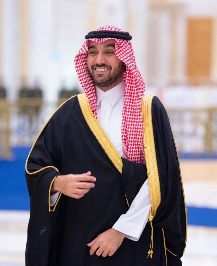 وزير الرياضة السعودي يدعم الأخضر قبل مواجهة قطر في خليجي 27 #السعودية 🇸🇦 3143652