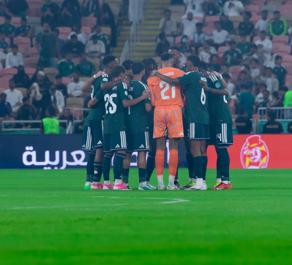 جماهير المنتخب السعودي تفاجئ اللاعبين قبل مباراة الإمارات #السعودية 🇸🇦 3144849
